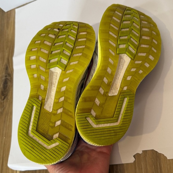 Saucony Triumph Iso 5 Running Sneaker Shoe White Purple size 9 - Picture 8 of 11